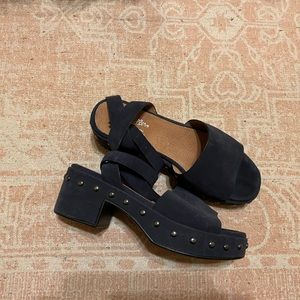 Seychelles strap platform heel shoes in gray